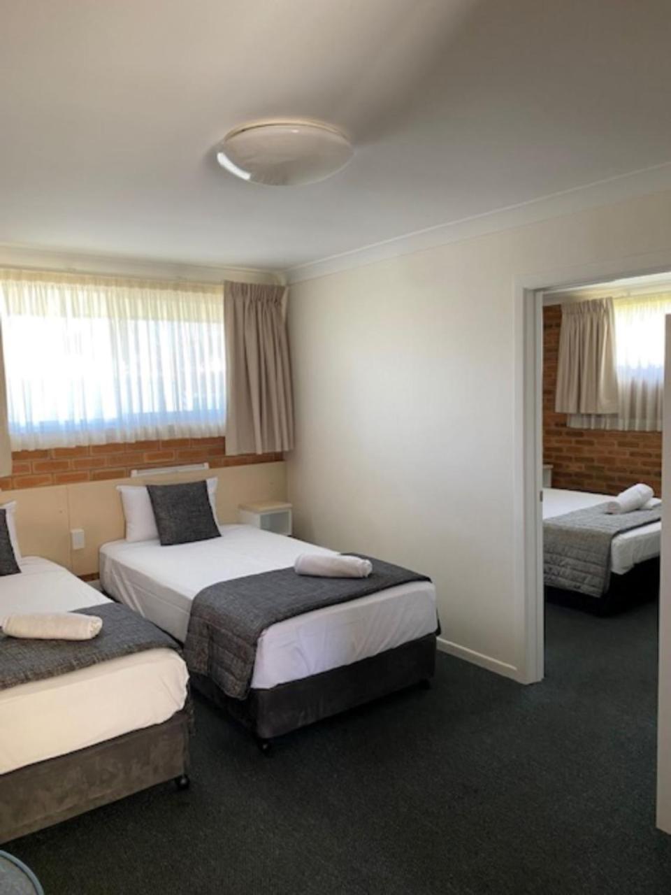 Buckaroo Motor Inn Warwick Esterno foto